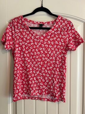 Ann Taylor Women’s Red Floral V-Neck Tee